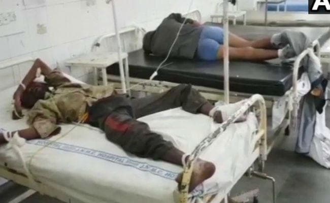 अलीगढ़ के अस्पताल में हैवानियत, घायल मरीजों का बांधा हाथ-पैर फिर...