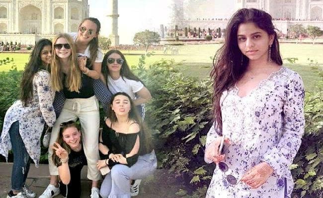 लंदन के दोस्तों को ताजमहल घुमाने ले गयीं शाहरुख की बेटी सुहाना, देखें तसवीरें