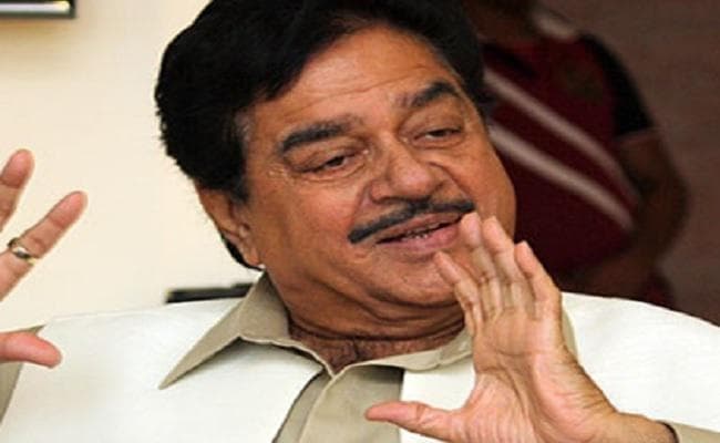 CBSE पेपर लीक मामले में कूदे शत्रुघ्न, ट्वीट कर पूछा- दुबारा लीक नहीं होने की गारंटी कौन लेगा