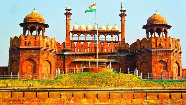Happy Independence Day 2023: लाल किला में परेड कब है? जानिए कैसे करें टिकट बुक और टाइमिंग