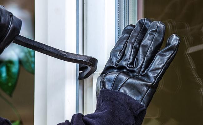 गुजरात के राज्यपाल ओपी कोहली के नोएडा स्थित मकान में चोरी