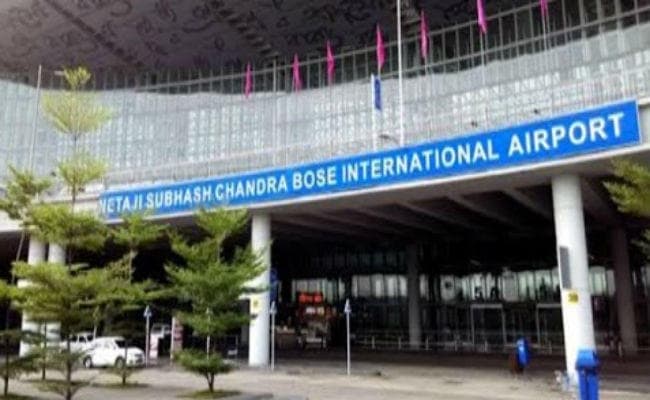 बंगाल : नेताजी सुभाष चंद्र बोस अंतरराष्ट्रीय हवाई अड्डे पर यात्री ने केबिन क्रू से की बदतमीजी, हुआ गिरफ्तार