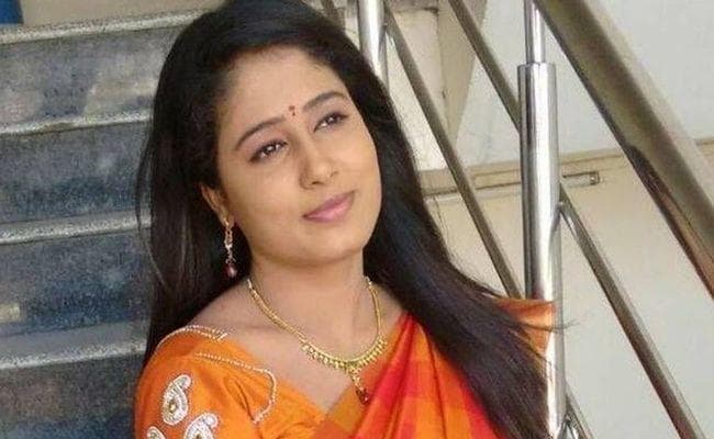 सुसाइड से पहले टीवी एंकर ने लिखा - मेरा दिमाग ही मेरा दुश्मन