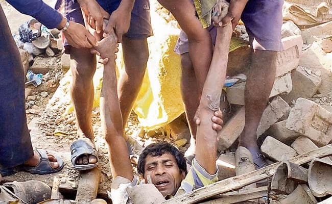 खगड़िया : मकान जमींदोज, बाल-बाल बचे घर के लोग