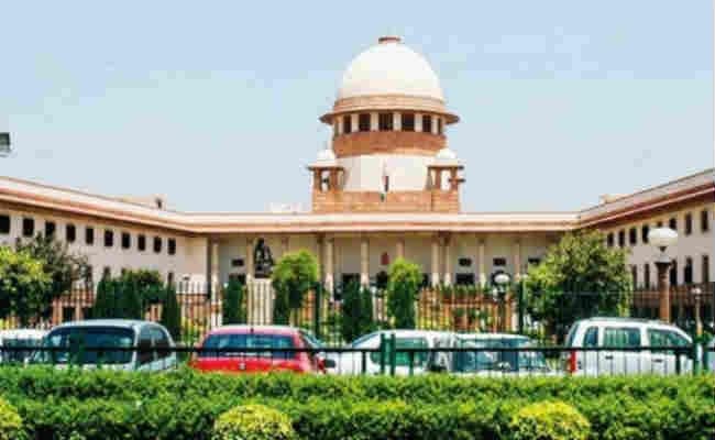 सुप्रीम कोर्ट ने एससी-एसटी एक्ट पर अपने निर्देश वापस लेने से किया इनकार, कहा - निर्दोष की हित रक्षा जरूरी
