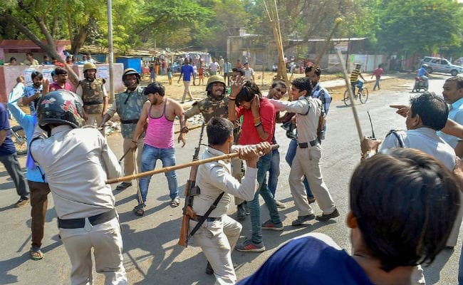 एससी-एसटी एक्ट पर प्रदर्शन : कई राज्यों में हिंसा,  हर अपडेट्स
