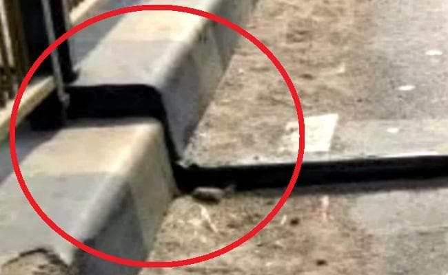 लखनऊ को नेपाल से जोड़नेवाले राजमार्ग पर पुल धंसने से आवागमन बंद, सैकड़ों गाड़ियां फंसी