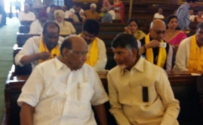 एनडीए से अलग होने के बाद चंद्रबाबू पहली बार दिल्ली पहुंचे, संसद के सेंट्रल हॉल में विपक्षी पार्टियों के नेताओं से मिले