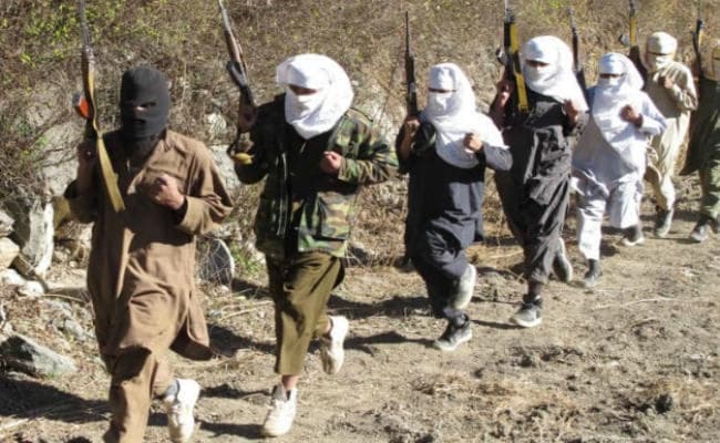 कश्मीर में आतंकवाद को महिमामंडित कर भटके युवकों की भर्ती कर रहे हैं आतंकी