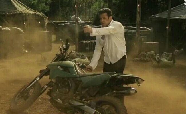 इंटरनेट पर लीक हुआ ''रेस-3'' का स्‍टंट सीन! VIDEO