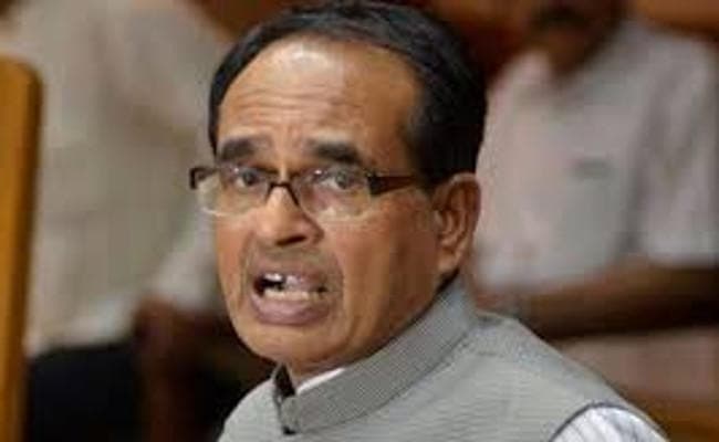 नर्मदा पर आंदोलित संतों को शांत करने के लिए शिवराज ने 5 साधुओं को दिया राज्यमंत्री का दर्जा!