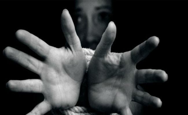 बंगाल : महिला तस्करी का गढ़ बना बागडोगरा एयरपोर्ट, हर दिन 60 से 70 युवतियों की हो रही तस्करी