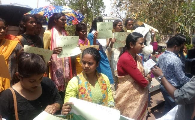 VIDEO : SC/SC एक्ट में संशोधन और भारत बंद के दिन छात्राओं पर कार्रवाई के विरोध में आदिवासी संगठनों का राजभवन मार्च