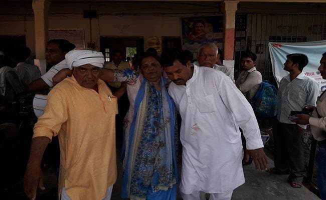 बिहार : सीतामढ़ी में तीर्थयात्रियों से भरी बस पलटी, 21 घायल