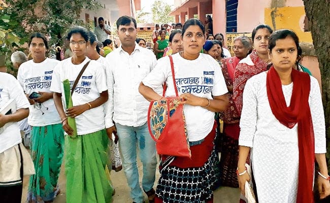 बिहार : शौचालय निर्माण की अलख जगा रहे केरल से आये  स्वच्छाग्रही