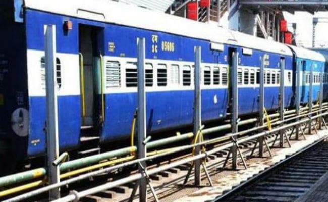 झारखंड : सरकार ने रेलवे को अब तक नहीं चुकाया पैसा, बच्चों को  घुमाया था मैसूर, कोलकाता, पुरी