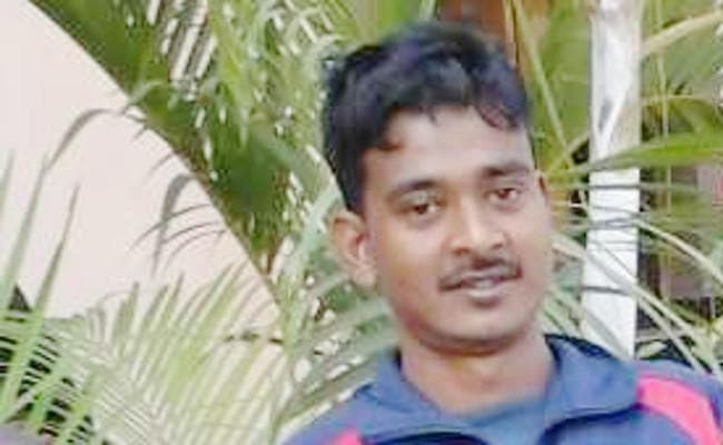 झारखंड पुलिस के जवान ने धनबाद में फांसी लगाकर आत्महत्या की झारखंड पुलिस के जवान ने धनबाद में फांसी लगाकर आत्महत्या की