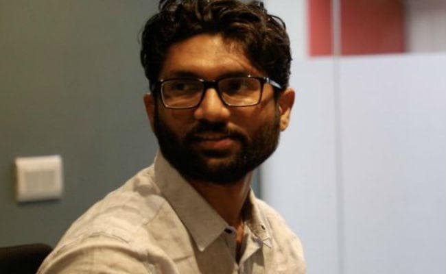 जिग्नेश ने कहा- पीएम मोदी की सभा में कुर्सियां उछालो, भाजपा ने दर्ज करायी FIR