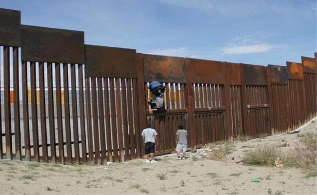 अमेरिका के अवैध प्रवासियों के लिए खतरे की घंटी, खत्म होने जा रही है ‘पकड़ो और रिहा करो'' की नीति