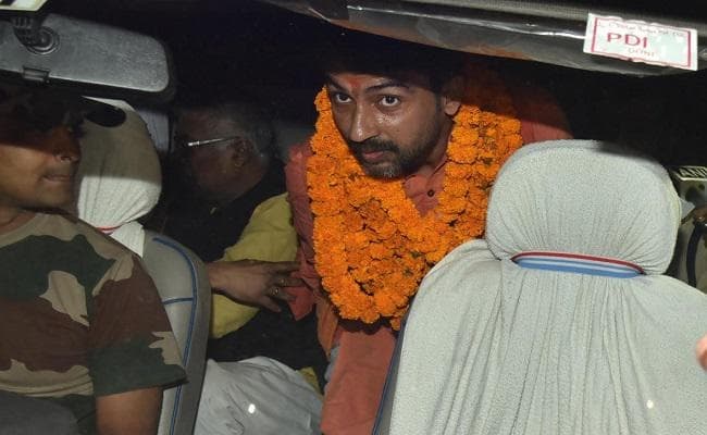 भागलपुर हिंसा मामला : आरोपी भाजपा नेता के साथ पेशी के दौरान सेल्फी मामले में ASI सस्पेंड