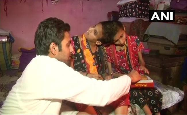 सलमान खान की राखी बहने सबा-फरहा ने पटना स्थित अपने घर में मनाया ‘भाई’ की रिहाई का जश्न