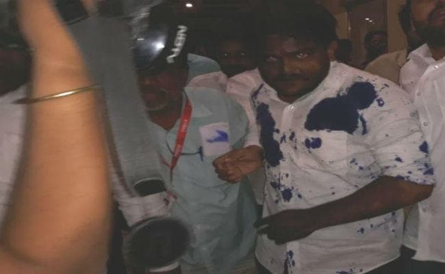 उज्जैन : हार्दिक पटेल पर युवक ने फेंकी स्याही, गिरफ्तार