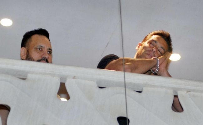 IN PICS काला हिरन शिकार केस: दो दिनों में ही मिली जमानत, सलाखों के बाहर आया टाइगर