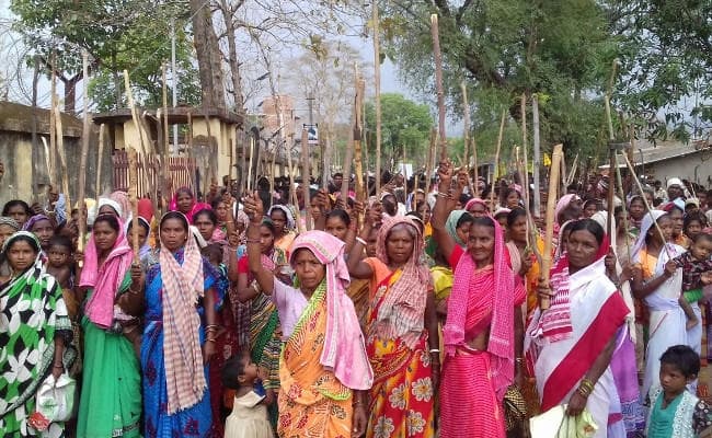 Jharkhand : गिरफ्तार नक्सलियों को छुड़ाने के लिए हथियारों से लैस डेढ़ हजार ग्रामीणों ने कुचाई थाना को घेरा