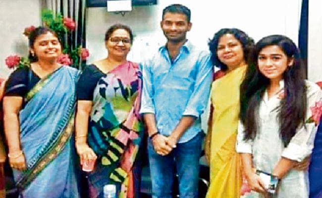 बिहार : अपनी ऐश्वर्या के संग उड़े तेज प्रताप, होनेवाली पत्नी संग दिल्ली में की शॉपिंग