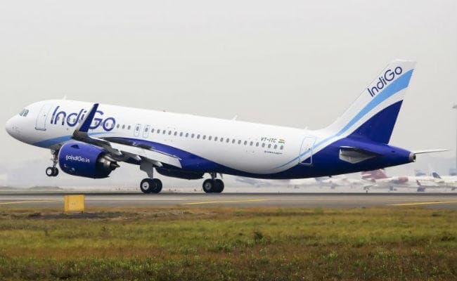 विमान में मच्छर की शिकायत करने पर इंडिगो ने यात्री को उतारा, प्रभू ने दिये जांच के आदेश