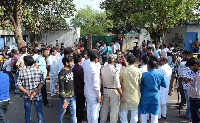 रेलवे टेंडर घोटाला : राबड़ी-तेजस्वी से CBI ने की 4 घंटे की पूछताछ, RJD नेता भड़के