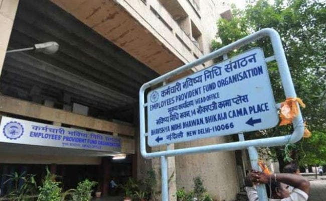EPFO ने बैंकों से कहा, आधार के लिए किसी की पेंशन नहीं रोकी जा सकती