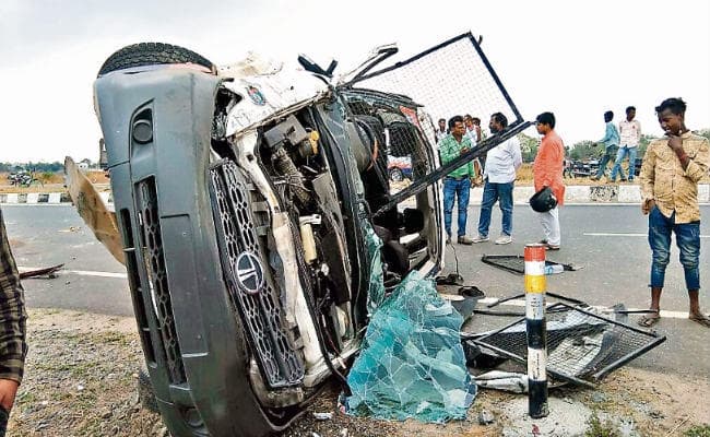झारखंड : मंत्री की स्कॉट वैन पलटी दारोगा व सिपाही की मौत, पुलिस ने कहा, नहीं रूके मंत्री,घायलों की मदद करनी चाहिए थी