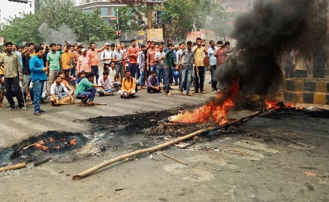 आरक्षण का विरोध : भारत बंद का बिहार में रहा व्यापक असर पुलिस फायरिंग, तोड़फोड़ और आगजनी, दो शहरों में लगा कर्फ्यू