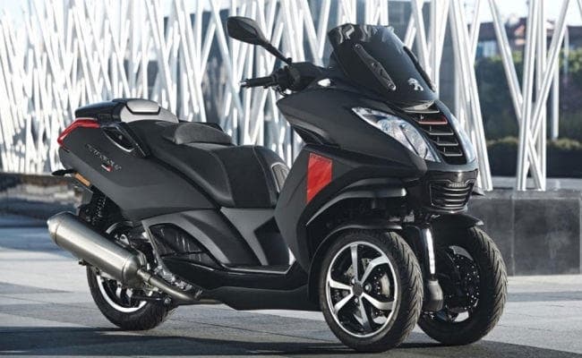 PICS : 400cc वाला यह तिपहिया स्कूटर जल्द होगा भारत में लांच, जानें कीमत और फीचर्स...!