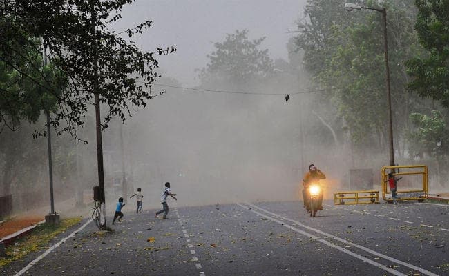 बिहार : आंधी-पानी से शाम को ही हो गयी रात, पूर्वी उत्तर प्रदेश व लगे क्षेत्रों में बारिश का अलर्ट
