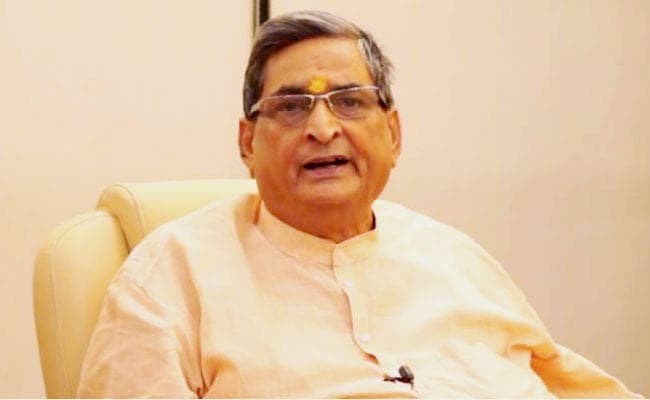 सांसद आरके सिन्हा ने लौटाये अपने वेतन और भत्ते