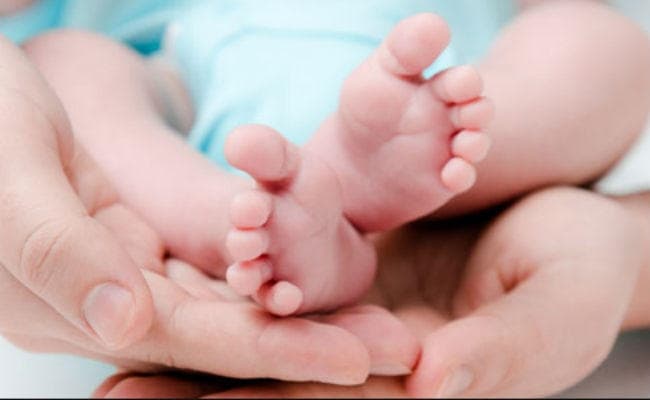 पहले 2 साल स्तनपान कराने से हर साल बच सकती है 8.20 लाख बच्चों की जान: WHO