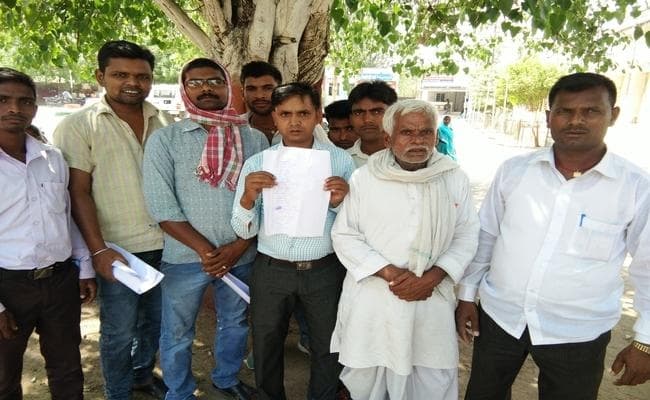 गया : छोटकी बेला पंचायत की सरपंच के घर के छप्पर से मिले केन बम, उसके बाद...