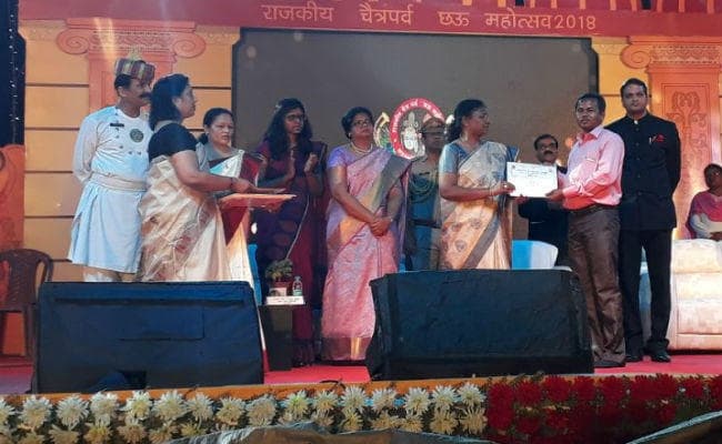 छऊ महोत्सव का समापन, राज्‍यपाल ने कहा - छऊ नृत्य के साथ पर्यटन के लिए भी जाना जायेगा सरायकेला