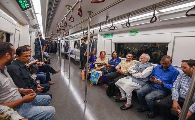 Metro से आंबेडकर जयंती समारोह में हिस्सा लेने पहुंचे पीएम नरेंद्र मोदी