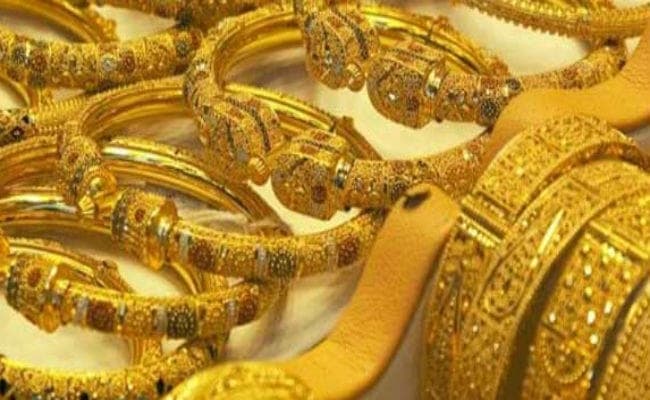 सोना-चांदी हुआ महंगा, खरीदारी के लिए करें इंतजार...!