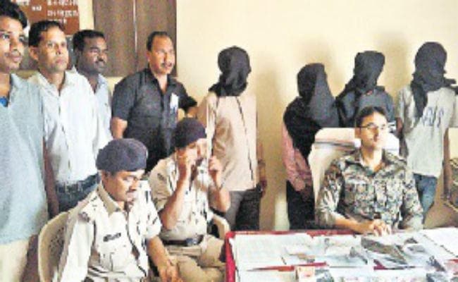 चंदवा सीओ के पिता की हत्या के चार आरोपी गिरफ्तार किये गये