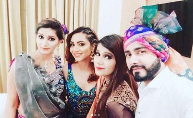 PHOTOS: सपना चौधरी के भाई की शादी में पहुंचे ये बिग बॉस कंटेस्‍टेंट, जमकर की मस्‍ती