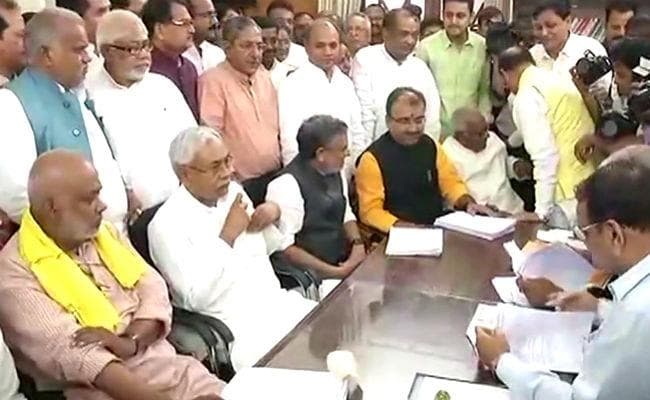 बिहार विधान परिषद के लिए सीएम नीतीश, सुशील मोदी और कांग्रेस के प्रेमचंद्र ने किया नामांकन