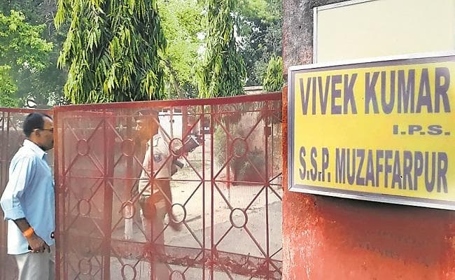 बिहार : मुजफ्फरपुर के एसएसपी विवेक कुमार के मकान से पांच लाख नकद, जेवरात जब्त