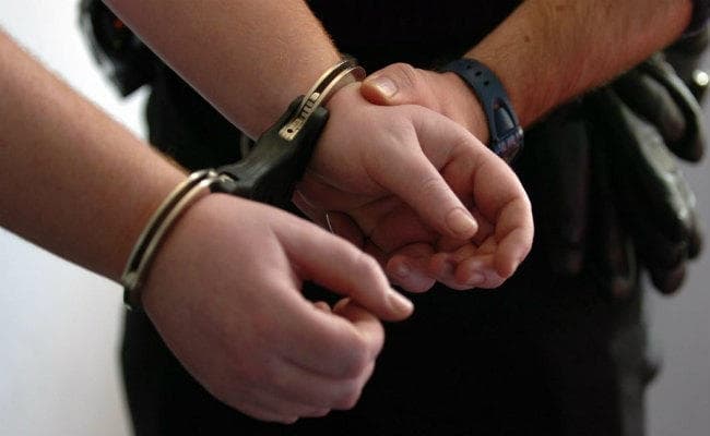 तमिलनाडु में महिला लेक्‍चरर गिरफ्तार, छात्राओं को अधिकारियों से संबंध बनाने के लिए कहने का आरोप