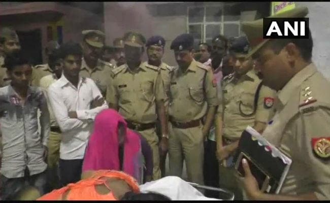 उत्तर प्रदेश : एटा में आठ साल की बच्ची के साथ रेप-हत्या, पिता ने की दोषी युवक को खुद दंडित करने की मांग, रोड जाम