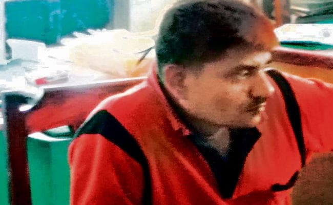 कोडरमा में पटना के आभूषण कारोबारी से लूटी गयी कार बरामद, सूई, कपड़े व जूते भी मिले