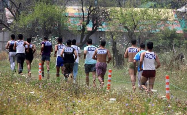 मुंबई में नौकरी के लिए डाक्‍टर्स, इंजीनियर्स, वकील भी सिपाही भर्ती की रेस में शामिल